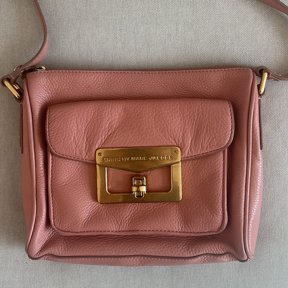 MARC BY MARC JACOBS Salmon Pink Grained Leather Crossbody - Picture 1 of 13